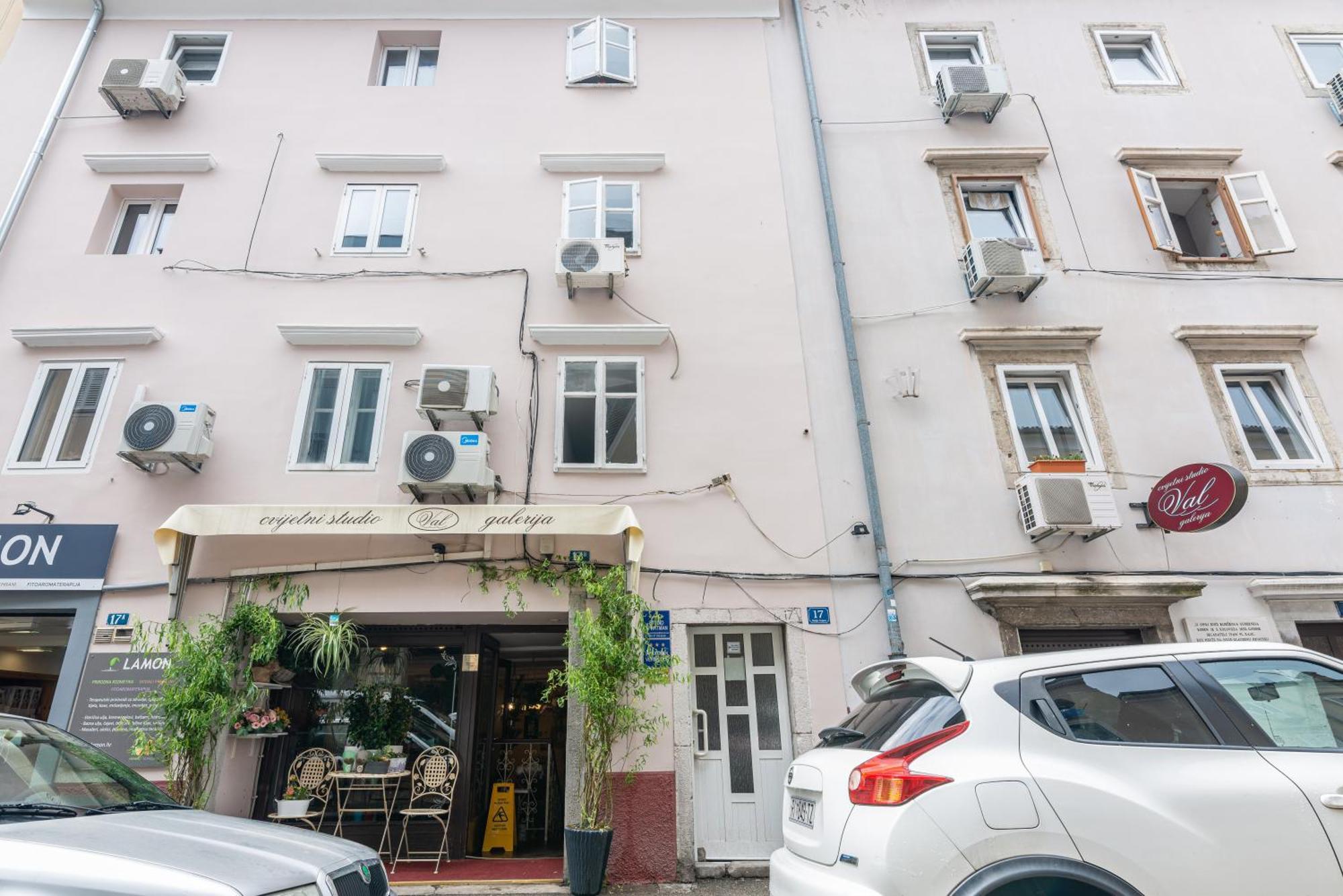 Small, Sweet & Cosy Apartments Рийека Екстериор снимка